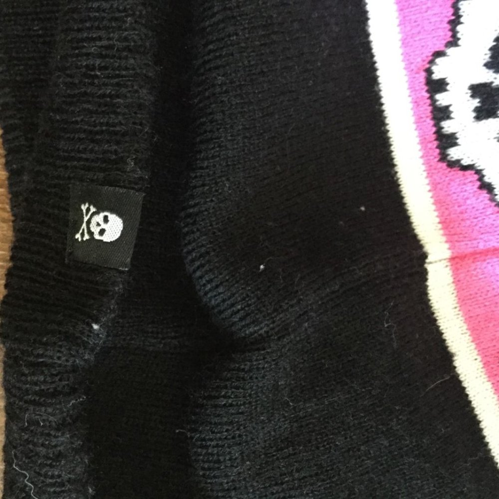 sourpuss tuque - Picture 3 of 3